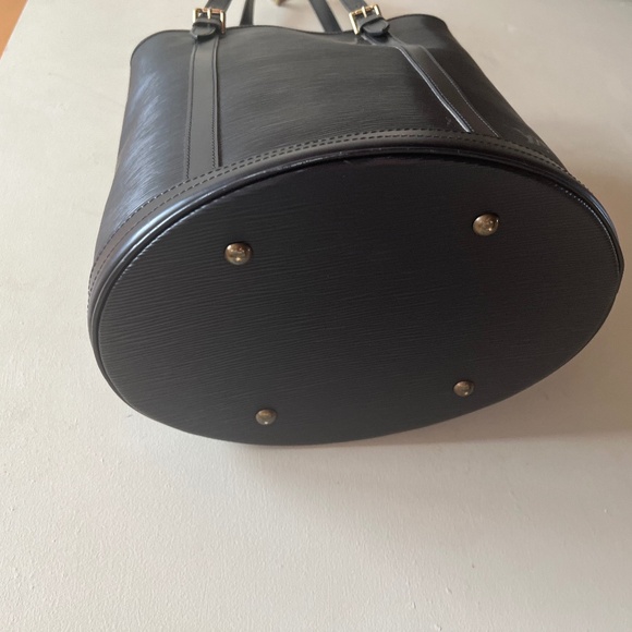 Louis Vuitton Epi GM Bucket Bag - Picture 6 of 13